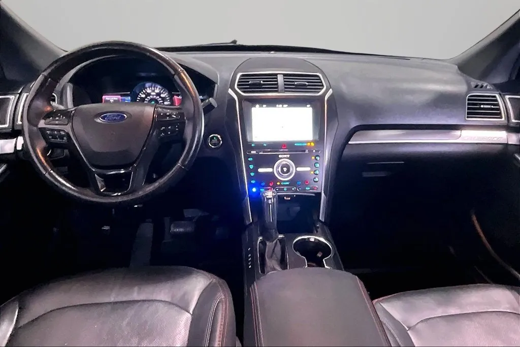 Ford Explorer photo 7