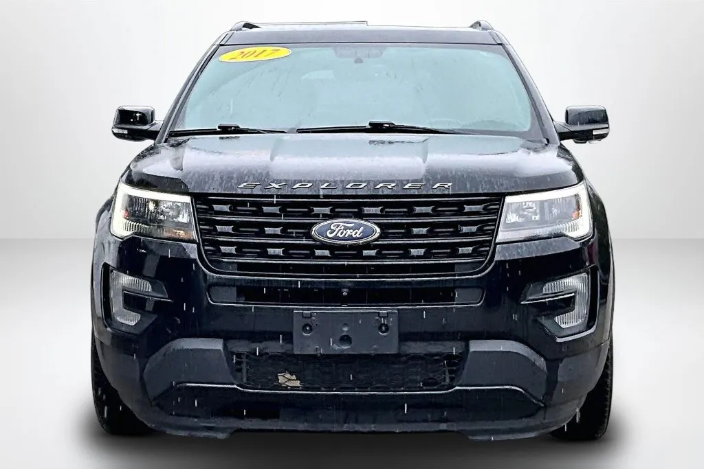 Ford Explorer photo 2