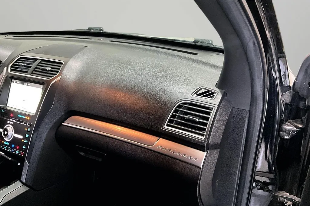 Ford Explorer photo 27