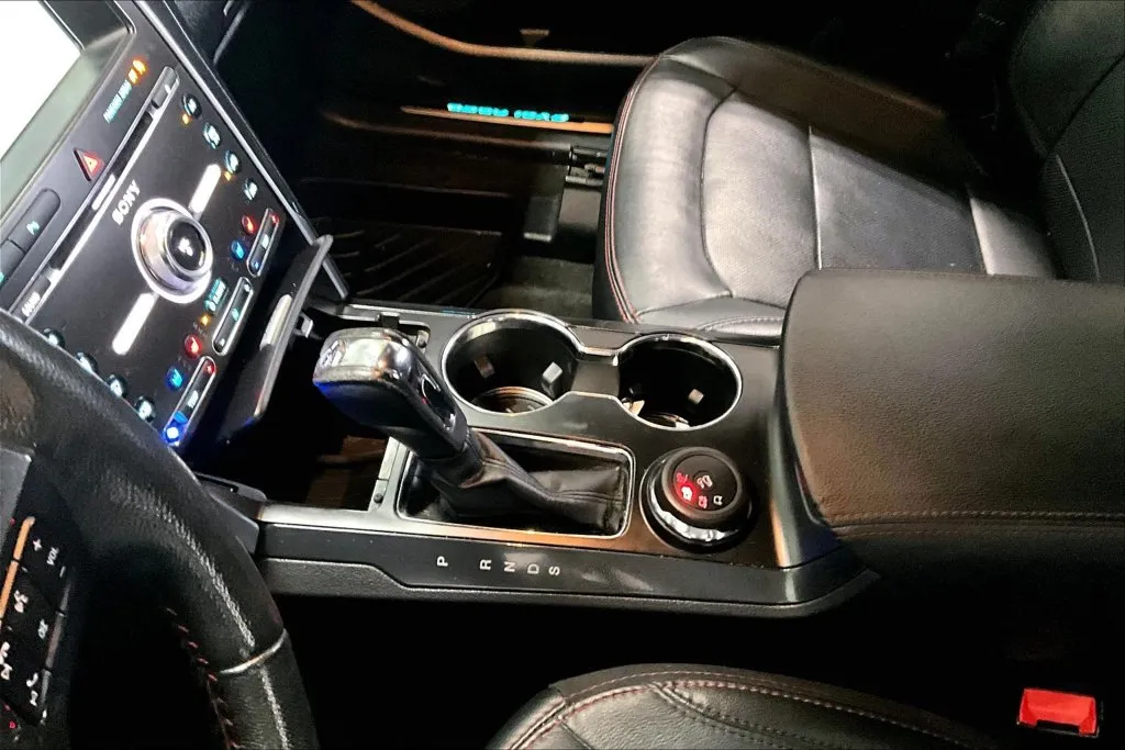 Ford Explorer photo 18