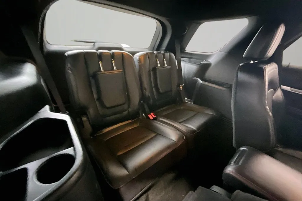 Ford Explorer photo 26