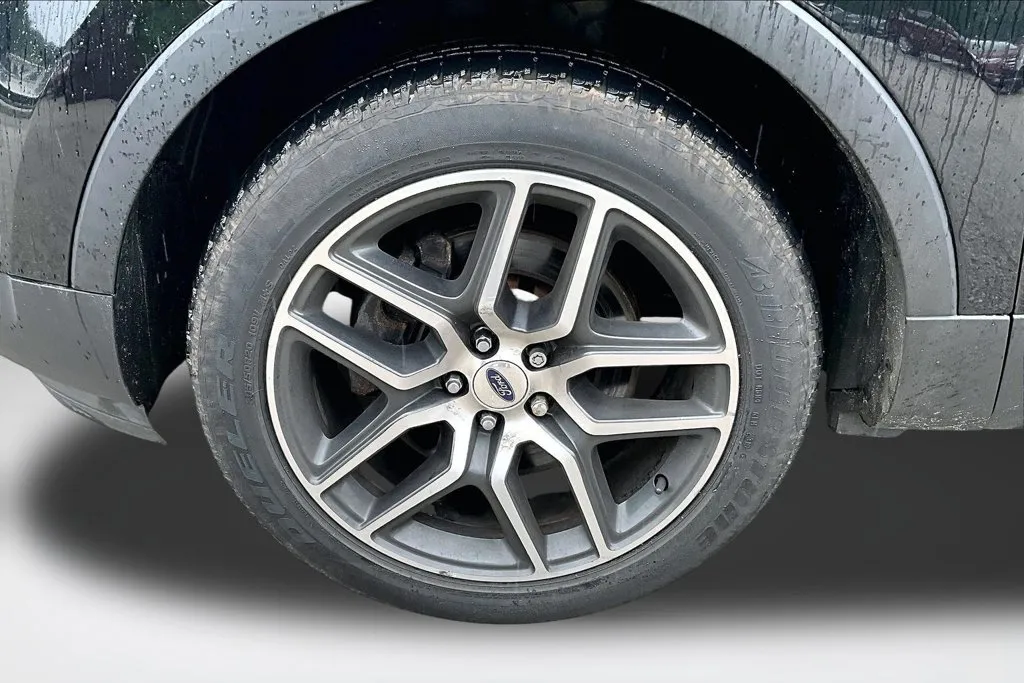 Ford Explorer photo 35