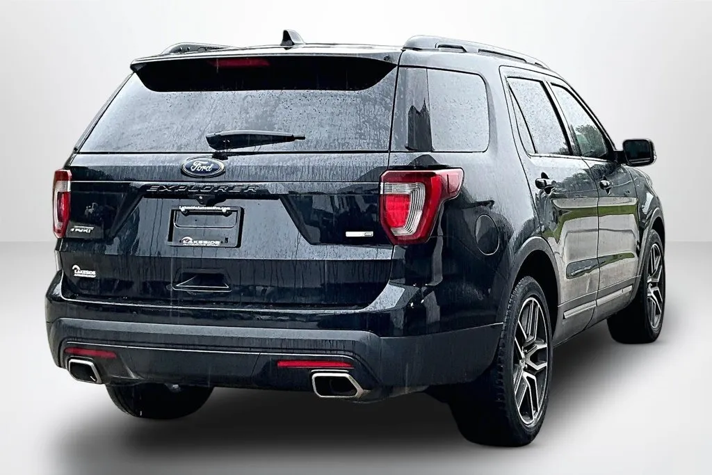 Ford Explorer photo 5