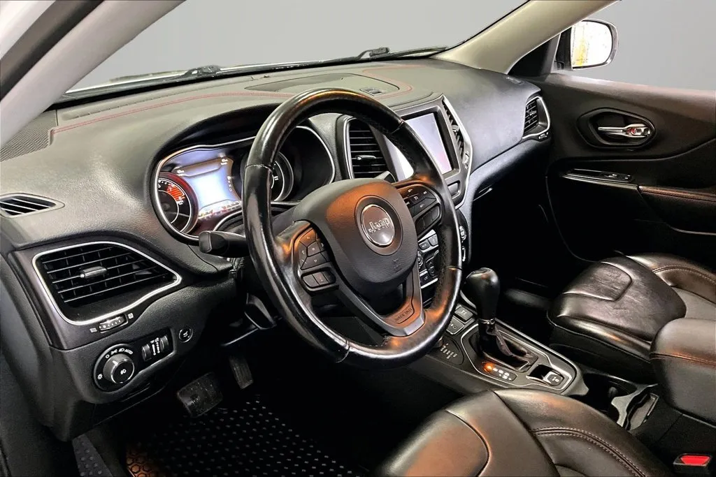 Jeep Cherokee photo 17