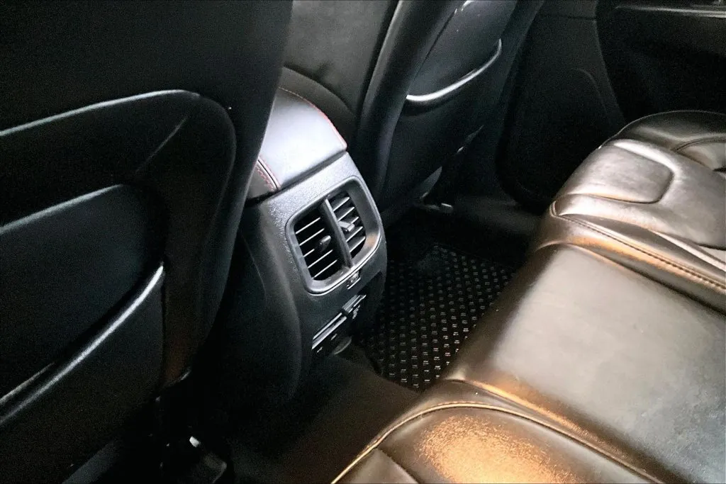 Jeep Cherokee photo 10
