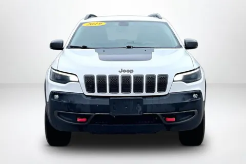 Photos of 2019 Jeep Cherokee Trailhawk for sale in Spring Lake, MI at Lakeside Automotive Group