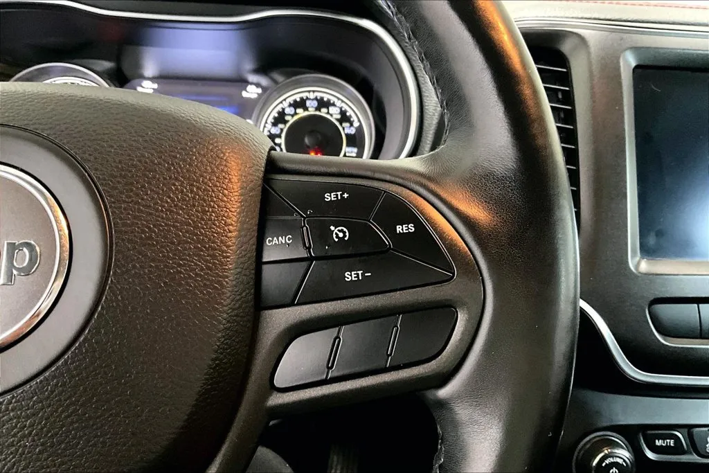 Jeep Cherokee photo 12