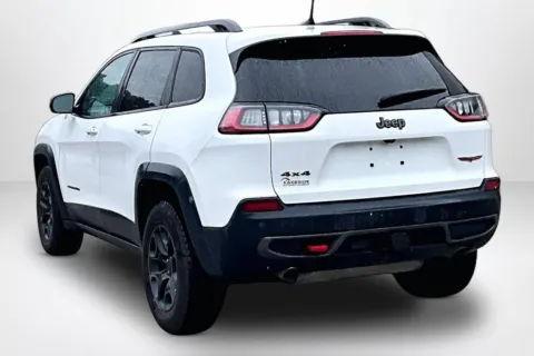 More photos of 2019 Jeep Cherokee Trailhawk at Lakeside Automotive Group, MI