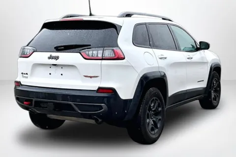 More photos of 2019 Jeep Cherokee Trailhawk at Lakeside Automotive Group, MI