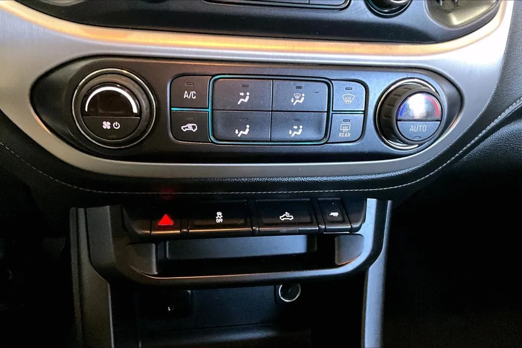 GMC Canyon photo 16