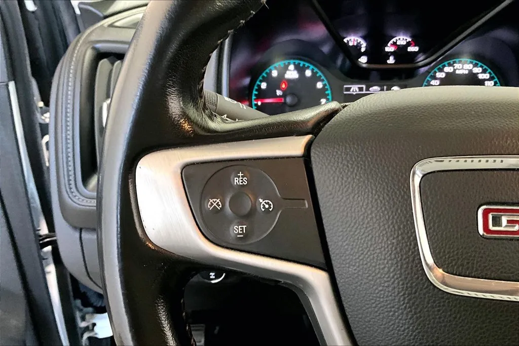 GMC Canyon photo 12