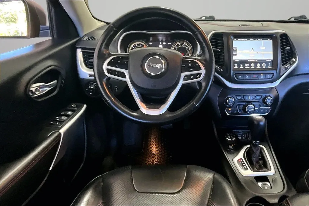 Jeep Cherokee photo 8