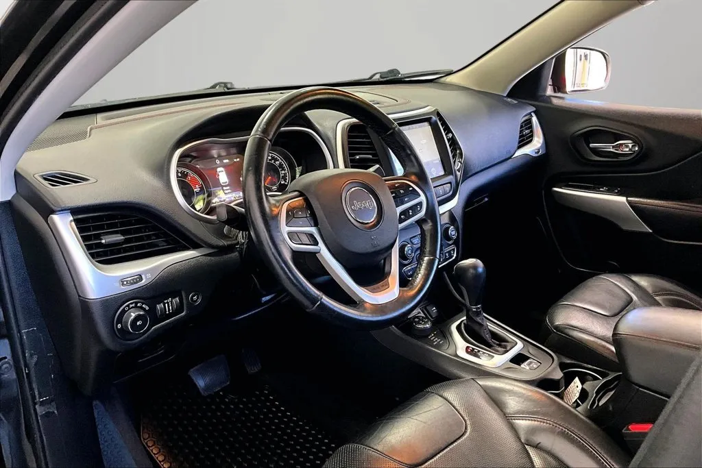 Jeep Cherokee photo 17