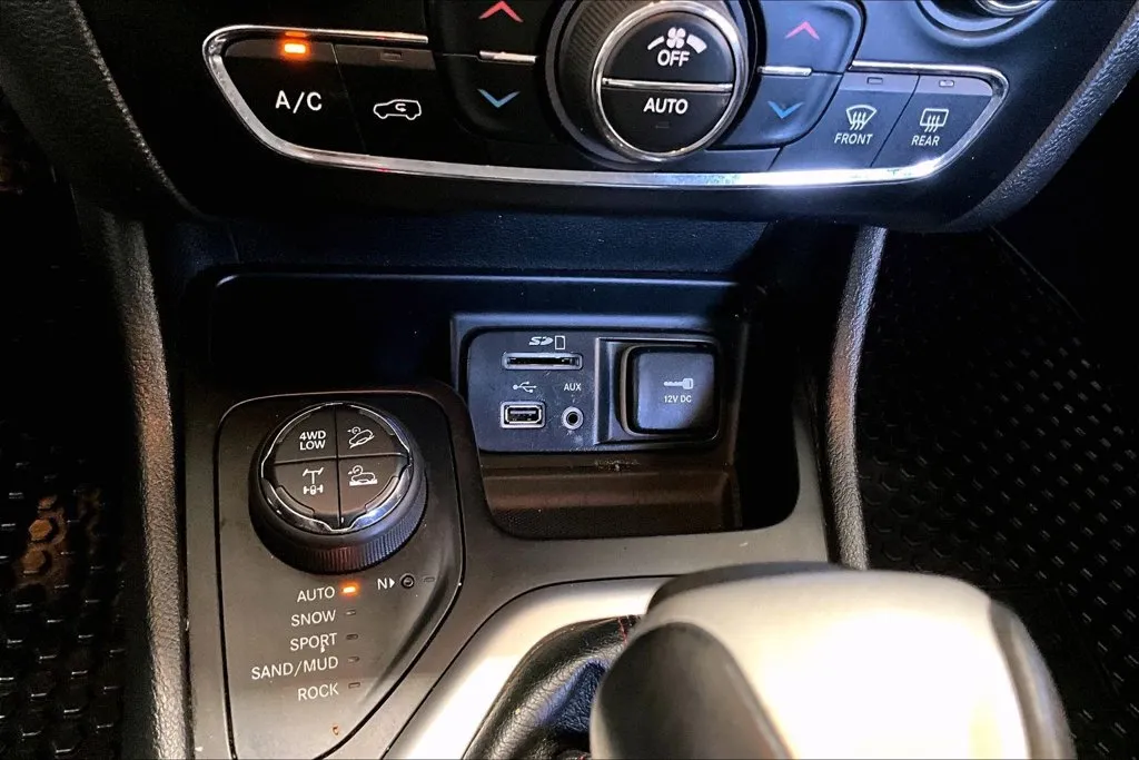Jeep Cherokee photo 16