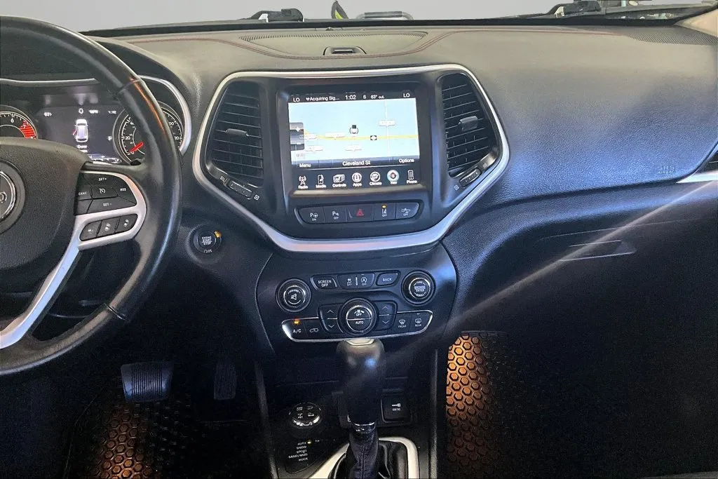 Jeep Cherokee photo 9