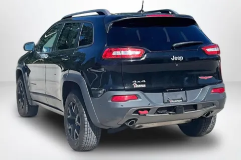 More photos of 2018 Jeep Cherokee Trailhawk at Lakeside Automotive Group, MI
