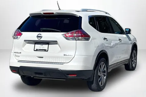 More photos of 2015 Nissan Rogue SL at Lakeside Automotive Group, MI