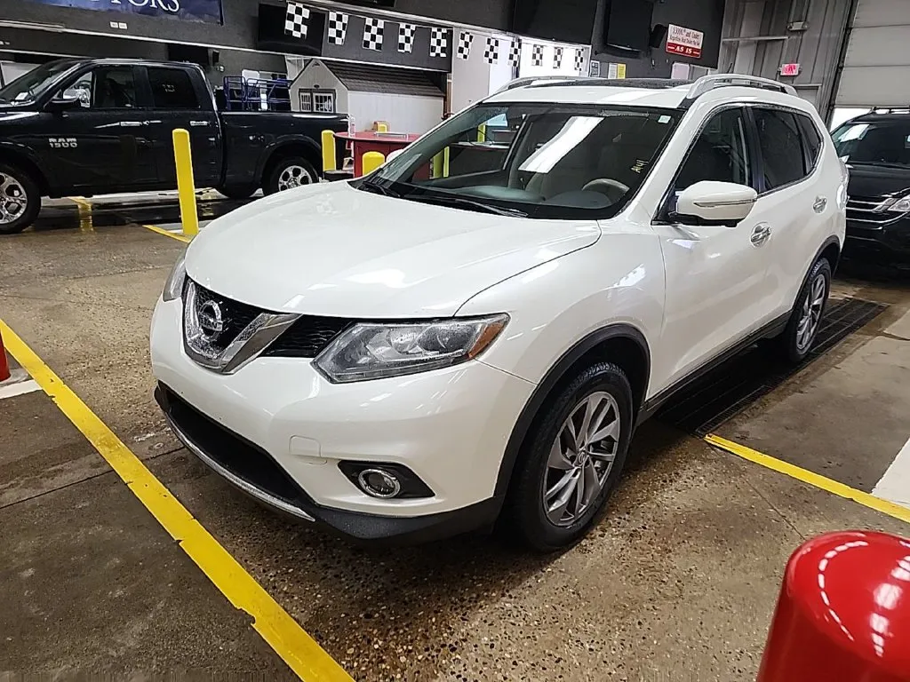 White 2015 Nissan Rogue SL for sale in Spring Lake, MI