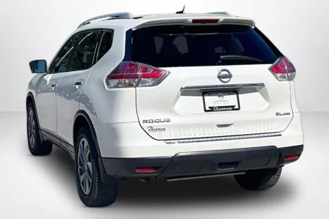 More photos of 2015 Nissan Rogue SL at Lakeside Automotive Group, MI