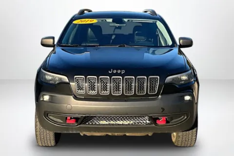 Photos of 2019 Jeep Cherokee Trailhawk for sale in Spring Lake, MI at Lakeside Automotive Group