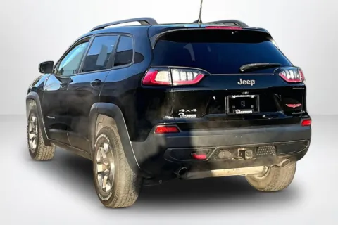 More photos of 2019 Jeep Cherokee Trailhawk at Lakeside Automotive Group, MI