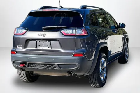 More photos of 2019 Jeep Cherokee Trailhawk at Lakeside Automotive Group, MI