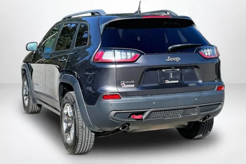 More photos of 2019 Jeep Cherokee Trailhawk at Lakeside Automotive Group, MI
