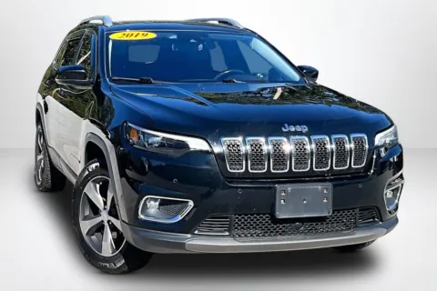Another view of 2019 Jeep Cherokee Limited for sale in Spring Lake, MI at Lakeside Automotive Group