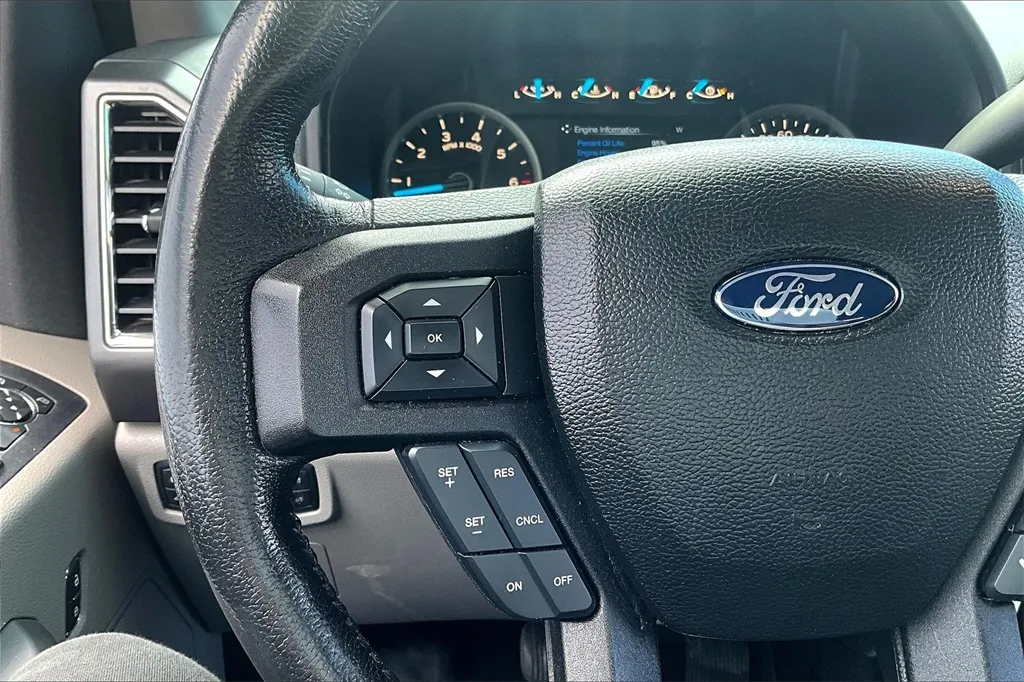 2015 Ford F-150 XLT photo 14