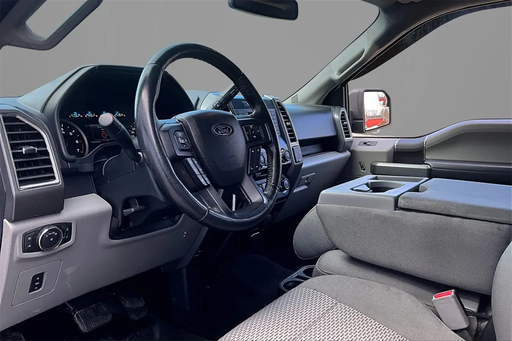 2015 Ford F-150 XLT photo 22
