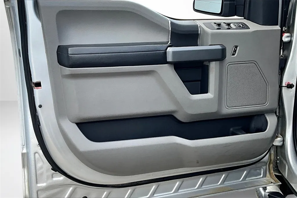 2015 Ford F-150 XLT photo 23