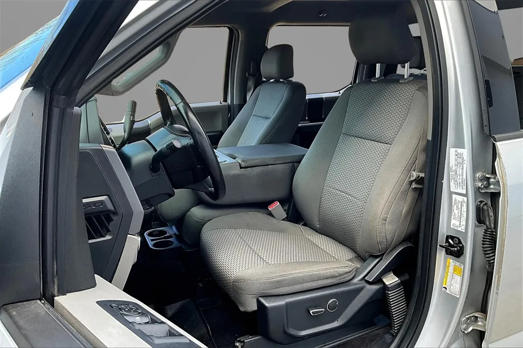 2015 Ford F-150 XLT photo 7