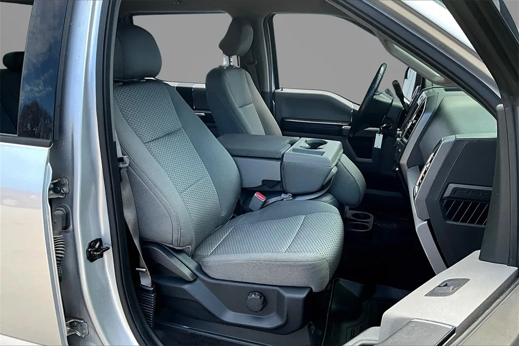 2015 Ford F-150 XLT photo 9