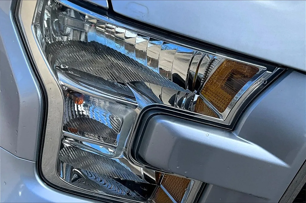 2015 Ford F-150 XLT photo 17