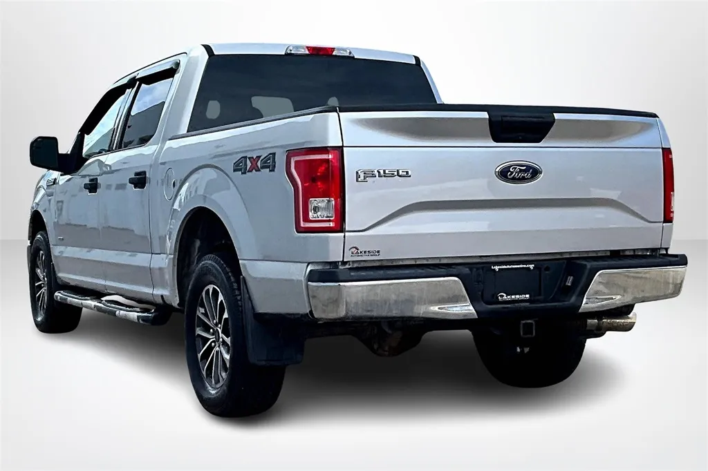 2015 Ford F-150 XLT photo 2