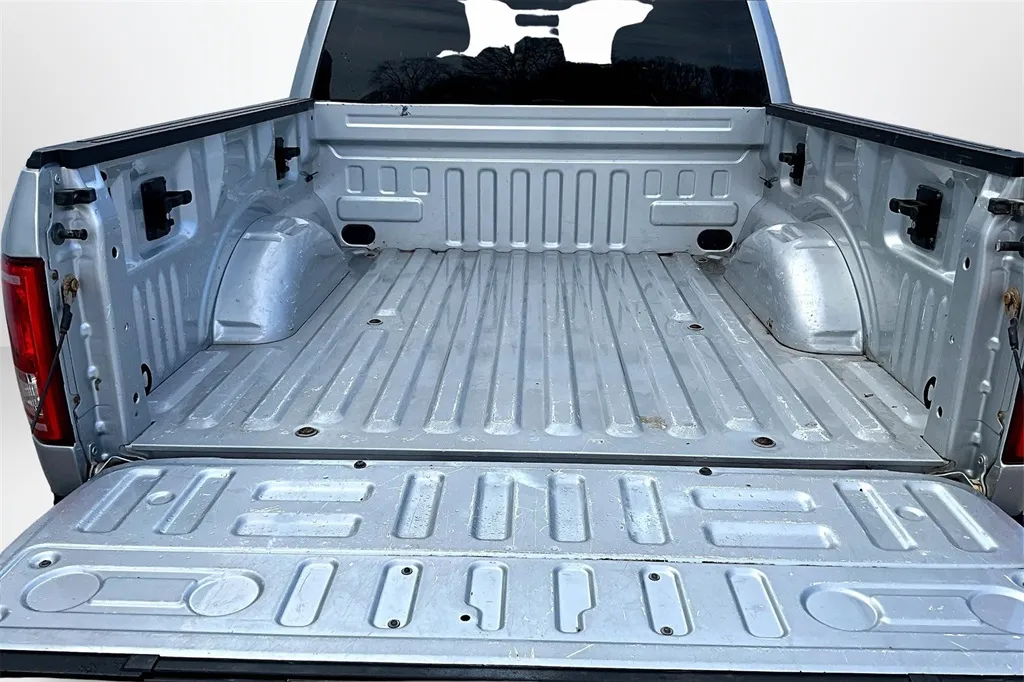 2015 Ford F-150 XLT photo 3