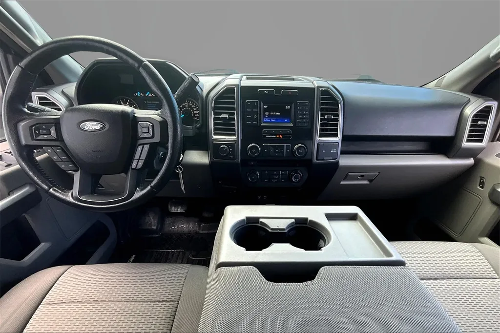 2015 Ford F-150 XLT photo 13