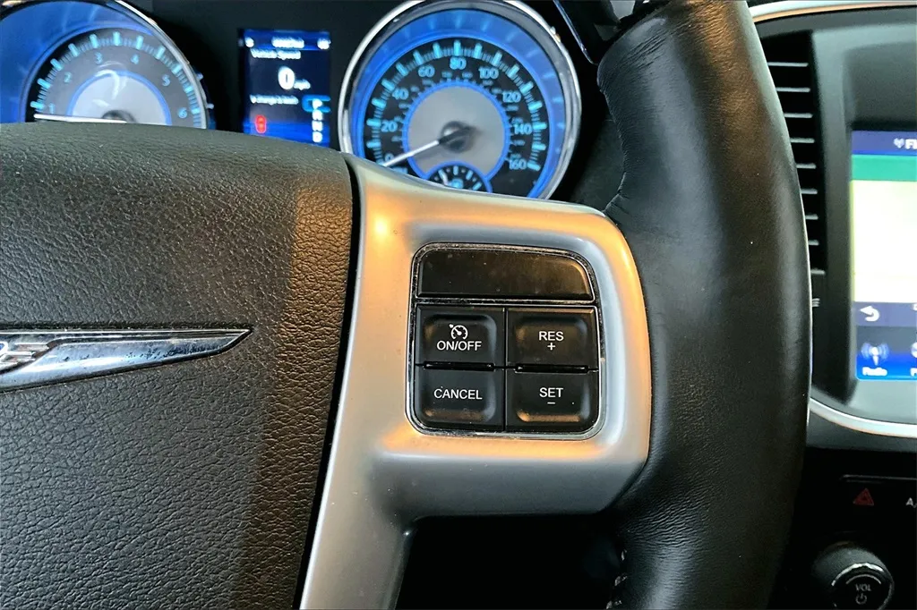 2014 Chrysler 300 C photo 14