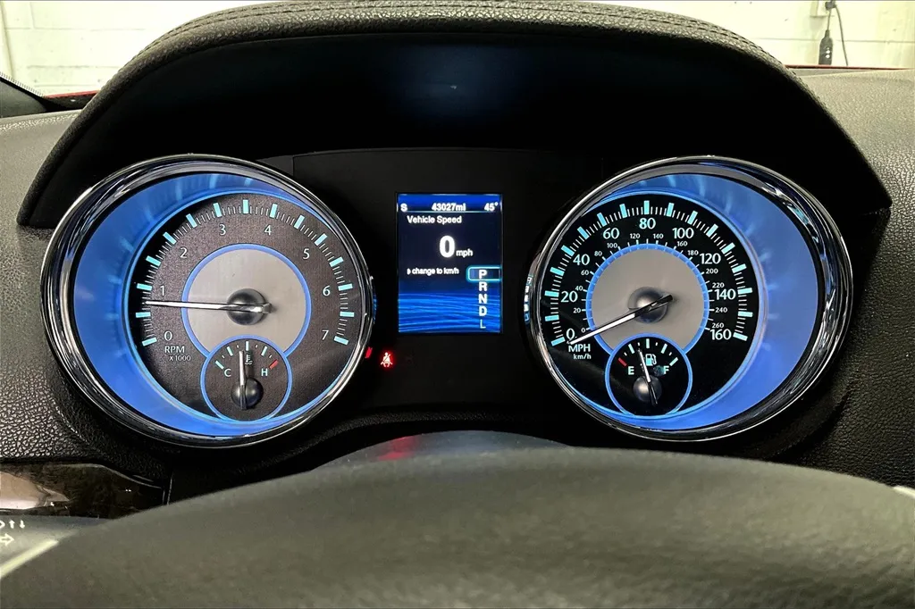 2014 Chrysler 300 C photo 25
