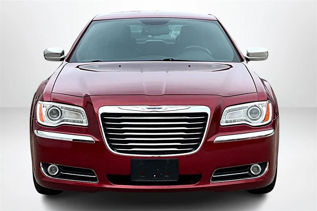 2014 Chrysler 300 C photo 11