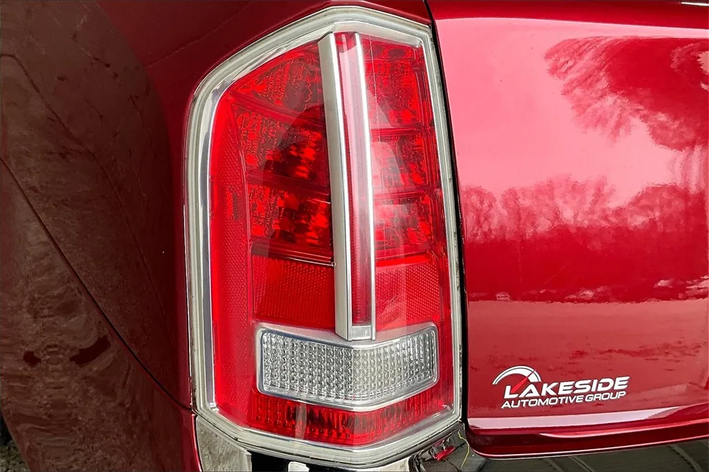 2014 Chrysler 300 C photo 27