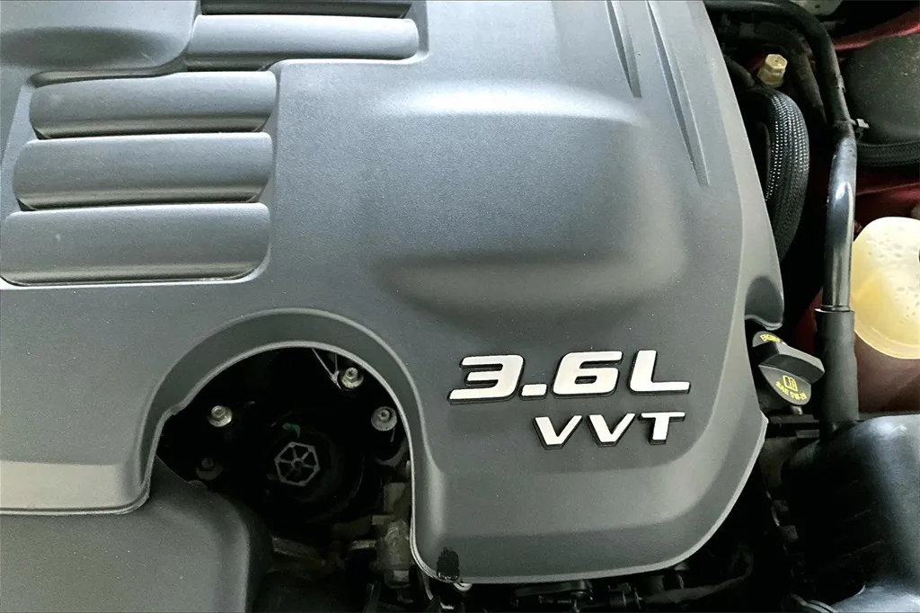 2014 Chrysler 300 C photo 9