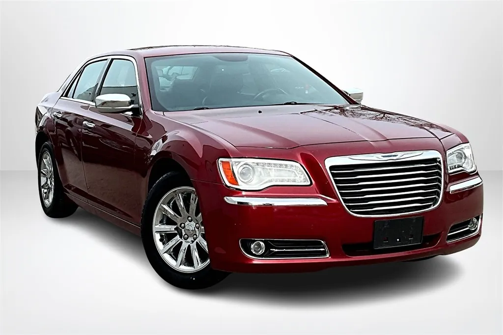 2014 Chrysler 300 C photo 22