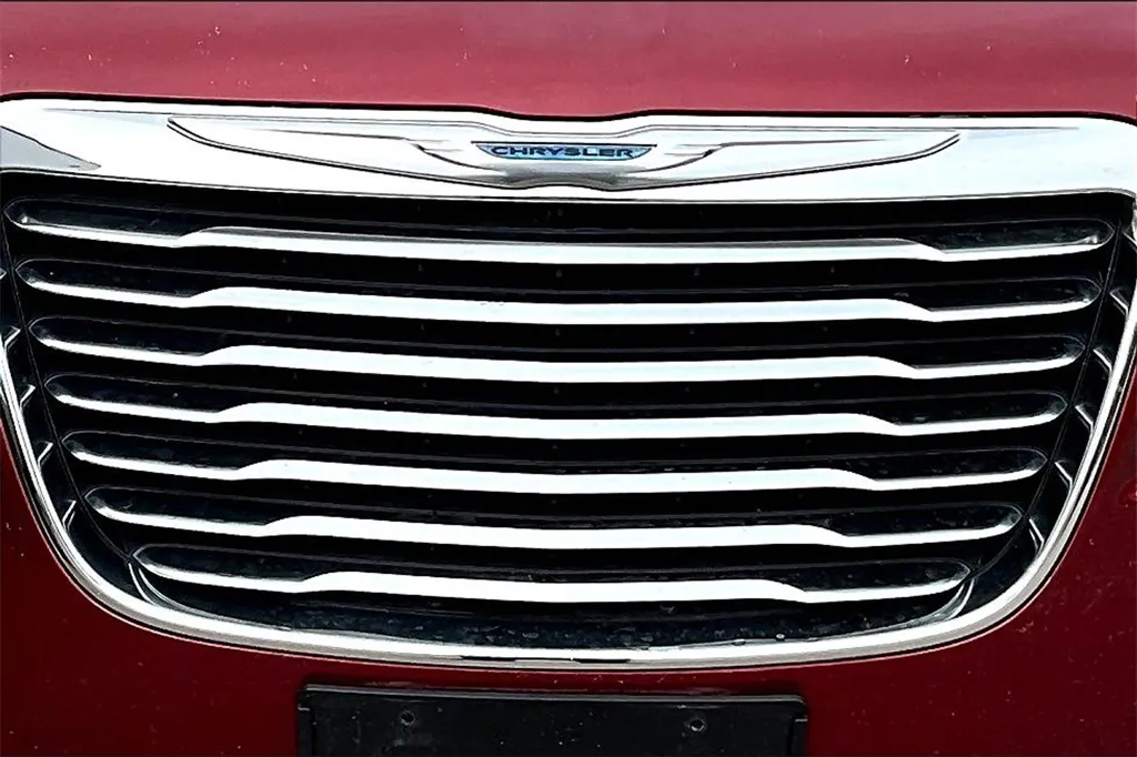 2014 Chrysler 300 C photo 29