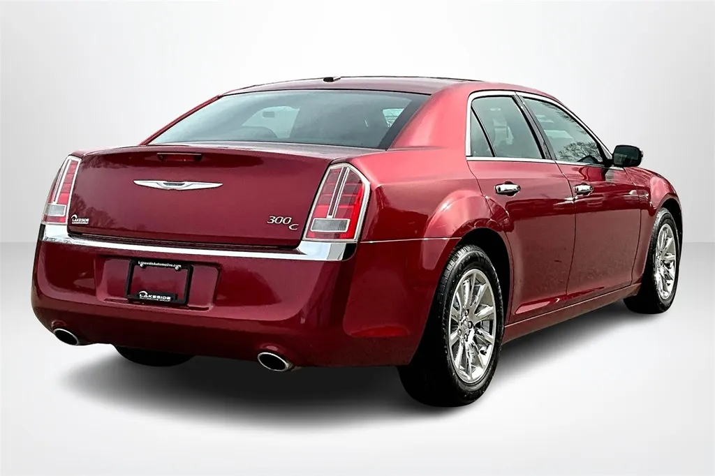 2014 Chrysler 300 C photo 12