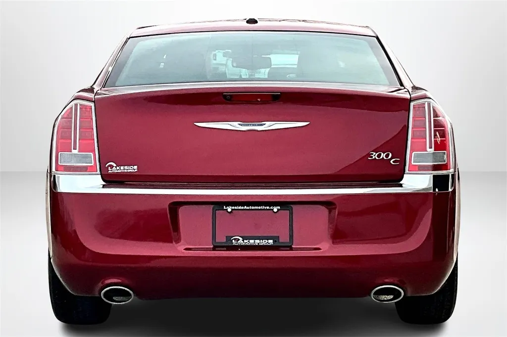 2014 Chrysler 300 C photo 23