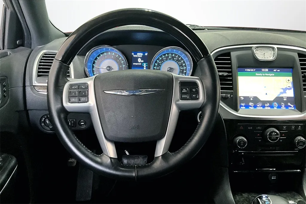 2014 Chrysler 300 C photo 13