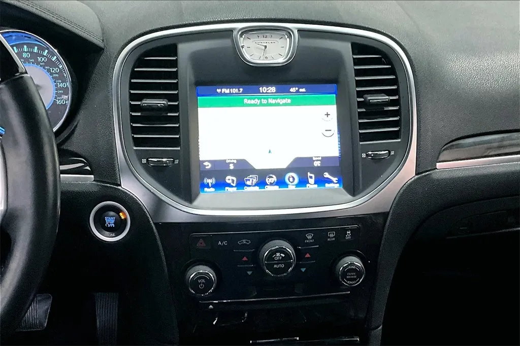 2014 Chrysler 300 C photo 24