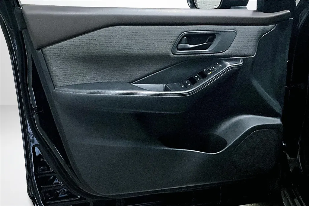 2022 Nissan Rogue S photo 10