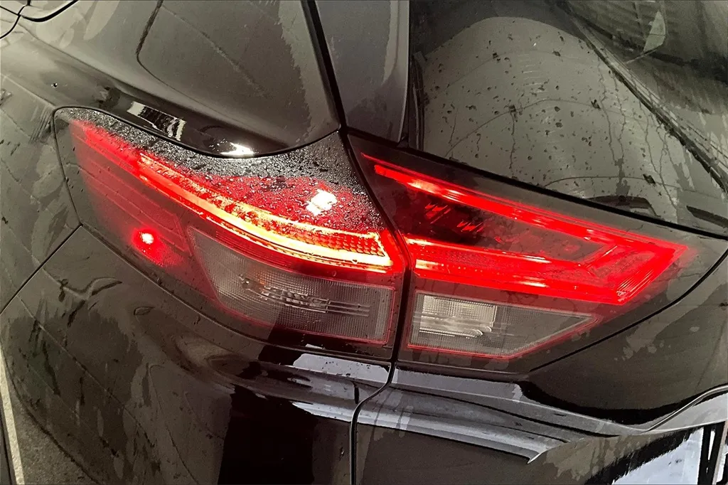 2022 Nissan Rogue S photo 11